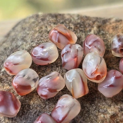 Dulces cuentas pequeñas de vidrio barroco prensado vintage cremoso naranja quemado óxido Foto 1 de 4