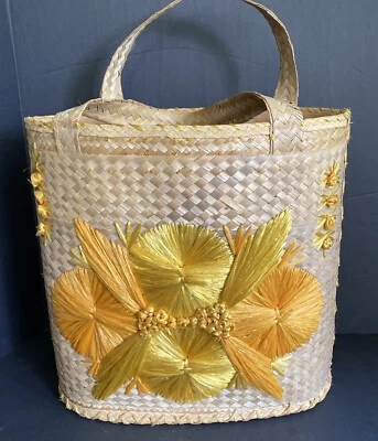 Bolsa tote vintage forrada boho vime ratan tecido alças duplas fundo plano flores amarelas - Imagem 1 de 4