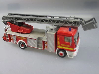 Hongwell: MB Crane Truck Fire Brigade Model (GK93) - Image 1 of 2