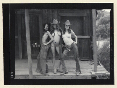 3 Semi Nude Cowgirls In Chaps Outside Saloon*2 (Vintage Contact Sheet Photo 1970 • 17€