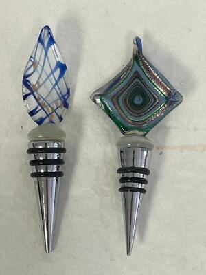 x2 tapón de botella de vino de vidrio hecho a mano con remolino azul, verde, rosa, plata Foto 1 de 4
