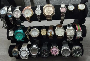 Lote de 25 relojes que no funcionan para piezas o reparación - Imagen 1 de 7