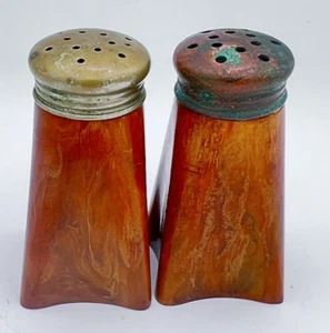 Salero y pimentero retro vintage de baquelita MCM caramelo plateado 2,5 pulgadas - Imagen 1 de 3