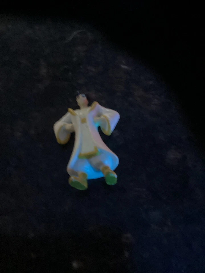Aladdin Prince Ali white robe outfit mini toy figure - Image 1 of 1