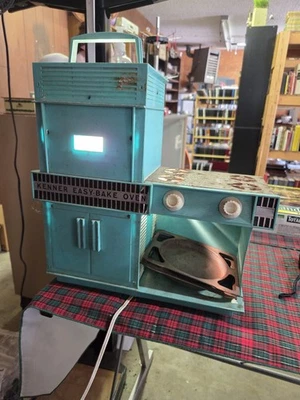 Vintage 1960's Original Kenner Easy Bake Oven Plastic Turquoise Powers On.No Box - Image 1 of 4