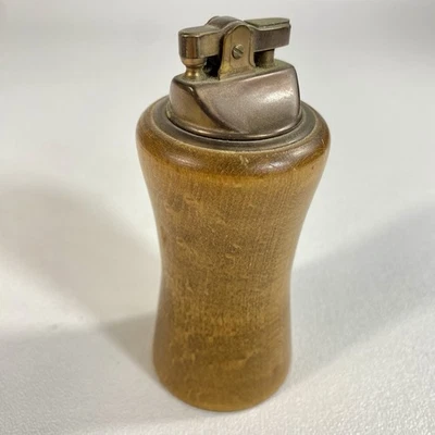 Encendedor de mesa vintage de madera de mediados de siglo tono latón decoración escandinava rústica Foto 1 de 4