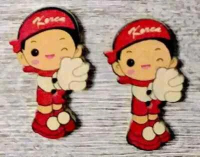 doctor hospital wood sewing buttons 2 holes 1 1/8 inch red 2pc set - Image 1 of 2