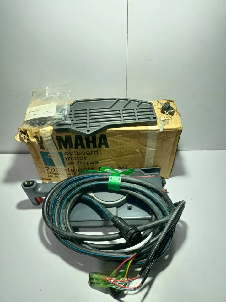 Mando a distancia Yamaha 703 Foto 1 de 4