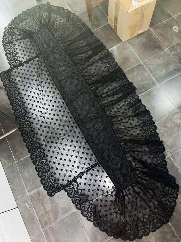 EXCEPCIONAL CHAL MANTILLA ELIZABETH CLASSWEAR. SILK GLACE. ENCAJE. ESPAÑA. 19th Foto 1 de 1