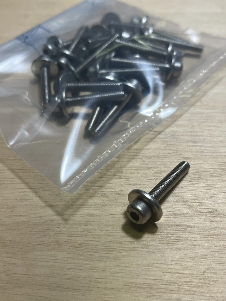 VITE ACCIAIO INOX A4 M4x23,5 TESTA CILINDRICA CON RANELLA CH. BRUGOLA 3mm  20PZ. - Immagine 1 di 1