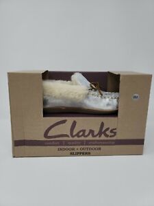 Clarks Women’s Size 8M Slippers Faux Fur Lined Moccasins Silver Comfort Shoes