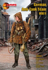 Mars 32041 1:32 WWII German Anti-Tank Team - Picture 1 of 2