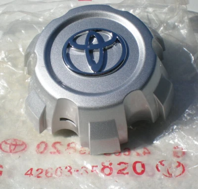 Tapa central Toyota 4Runner 2003-2006 pintada plateada OEM P/N 42603-35820 Foto 1 de 4