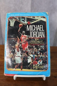 Michael Jordan By Chip Lovitt (1993, Trade Paperback) Scholastic Biography - Bild 1 von 2