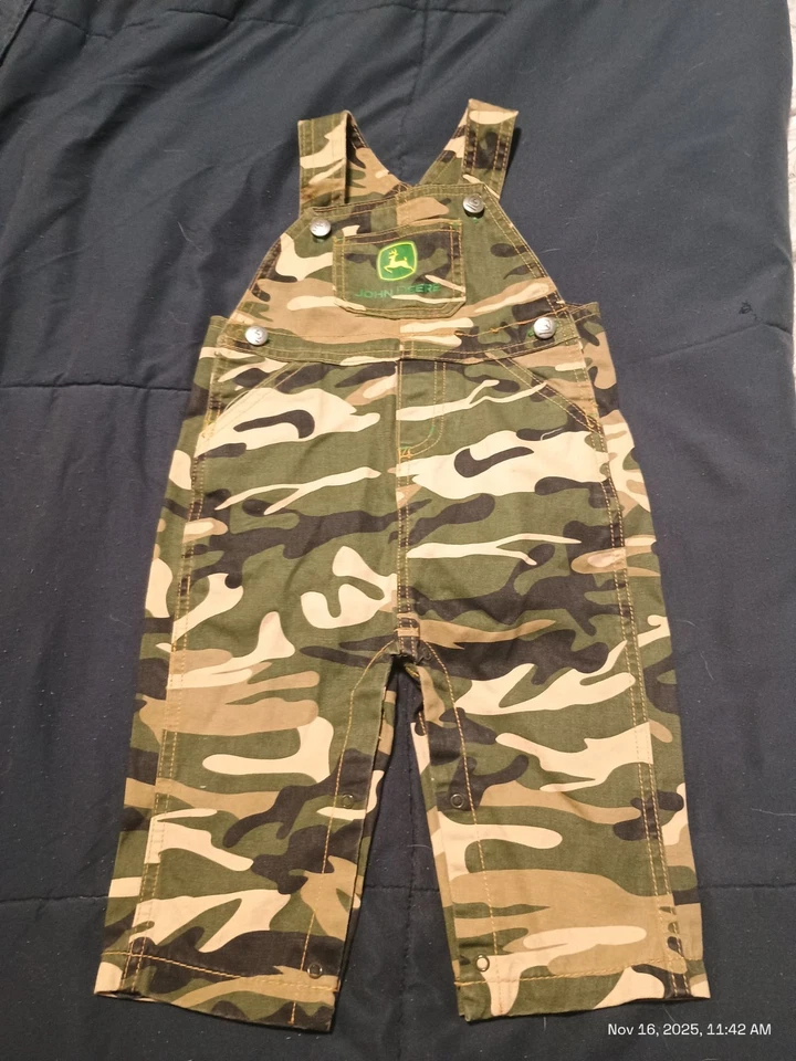 Mono John Deere verde camuflaje bebé 9-12 m bebé niño cierre a presión ajustable Foto 1 de 4