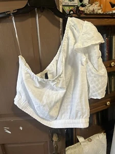Universal Threads Women’s White Halter Top - Picture 1 of 7