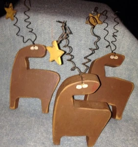 Weihnachtsdeko Volkskunst 3 Rentiere aus Holz - Bild 1 von 4