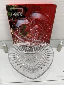 Piatto porta caramelle o bigiotteria in vetro a forma di cuore modello Mikasa Desire - Foto 1 di 5
