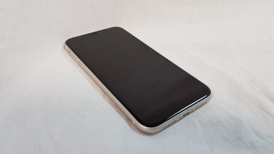 Apple iPhone 11 64GB Smart Phone Unlocked - Image 1 of 4