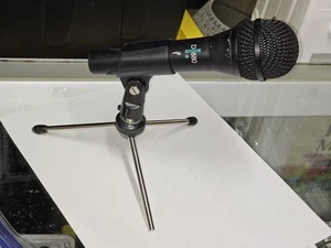 Micrófono XLR Vocal Dinámico AKG Emotion D880 con Soporte de Escritorio - Imagen 1 de 18