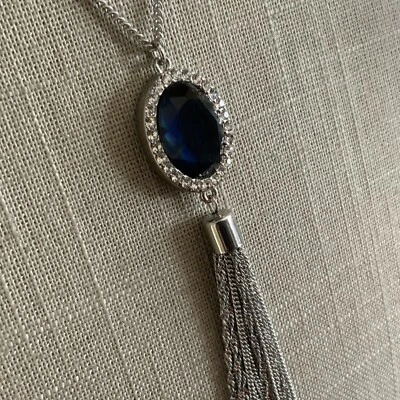 Moderno Collar MONET Largo Azul Oscuro Estrás Cadena Borla en Tono Plata  Foto 1 de 4