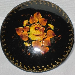 Vintage Black Resin pin with gold flowers motif - Picture 1 of 8