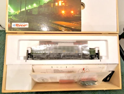 ROCO HO 43712 ELEkTROLOKOMOTIVE MUSEUM EXC E94 279 NEW in WOOD BOX OTR - Image 1 of 4