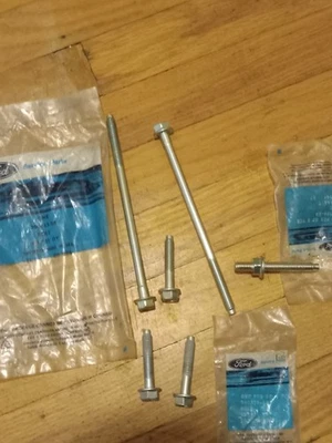 Conjunto de parafusos de admissão superior NOS Ford para 1986 a 1993 Mustang 5.0 EFI - Imagem 1 de 3