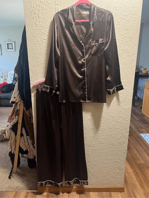 Victoria’s Secret Brown Pajama Set Woman’s Size Medium 100% Polyester -Flawed-Sn - Image 1 of 4