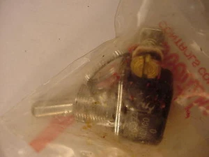 Robertshaw 80-868  On / Off  Toggle Switch 719534   Ships Day Of Purchase - Picture 1 of 2