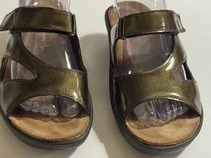 Mephisto Women’s 9 Mobils Uluria Wedge Slide Sandal Deep Green Glossy Leather - Picture 1 of 16