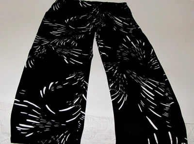 Calça JM Collection perna larga elástica preto/branco-impressão respingo pull-on Wm. 1XL - Imagem 1 de 4