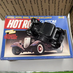 Ricambi spazzatura Revell 1934 Ford Custom Coupè 7127 - Foto 1 di 7