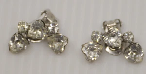 PAIR OF VINTAGE RHINESTONE CLIP ON EARRINGS, HEART SHAPED STONES - Picture 1 of 3