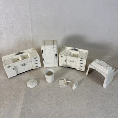 Electrodomésticos de cocina Youngstown muebles vintage para casa de muñecas Renwal plástico 1:16 Foto 1 de 4