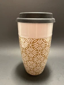 Modern Gourmet Foods Traveler 12 fl oz Mug with Lid White Stoneware Geo Deco - Picture 1 of 5