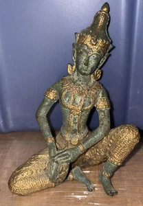 ANTIGUA ESTATUA DE BUDA HINDÚ TAILANDESA DE METAL BRONCE SENTADO TOCANDO TAMBORES 6" DE ALTO - Imagen 1 de 8