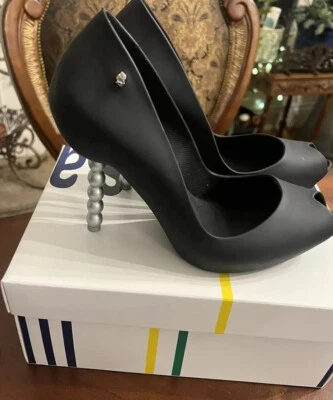 MELISSA x Karl Lagerfeld Size 9 Black + Pearl AD Bead Heel Peep Toe Pumps $290 - Image 1 of 4