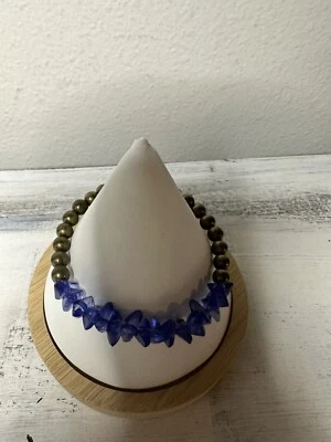 Pulsera elástica piedra azul con cuentas de latón Foto 1 de 4