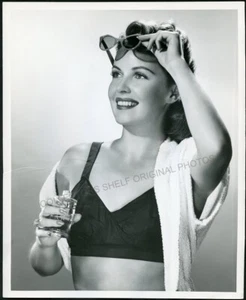FRANCES GIFFORD - STYLISH BEACHWEAR PORTRAIT Original Vintage 1947 Photo - Picture 1 of 2