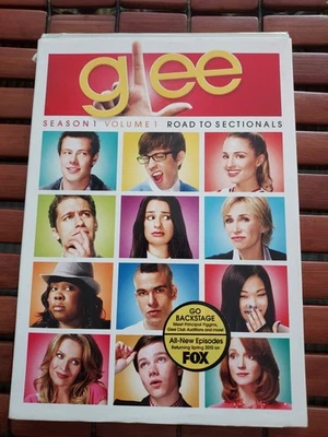 Glee Season 1 Volume 1 DVD 4 disc set - Image 1 of 2