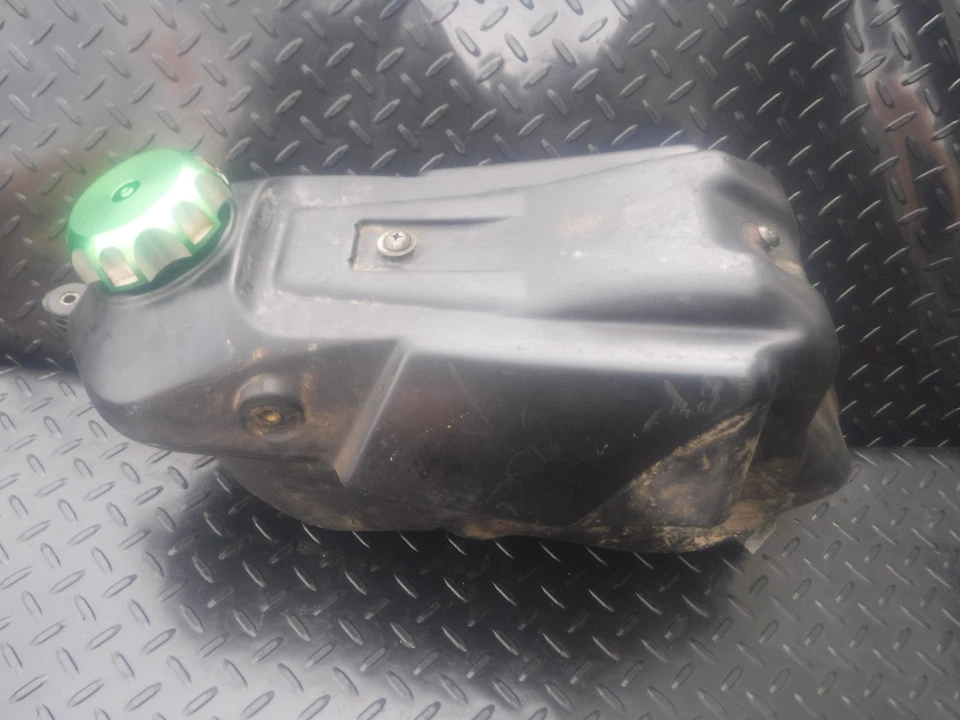 2000 KAWASAKI KX125 GAS FUEL TANK WITH ALUMINUM CAP KX 125 99 00 01 02 - Image 1 of 4