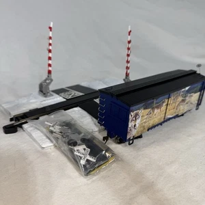 Hawthorne Village Train Passenger Car + Crossing Wolves Bringing Nature Home - Bild 1 von 12