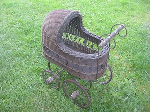 Cochecito de muñecas con ratán altura 45cm x longitud 40cm no 2 - Imagen 1 de 2