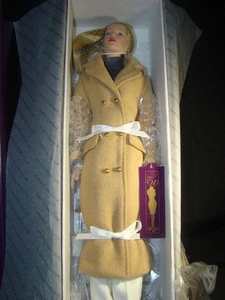 2000 Tyler Wentworth Casual Luxus 16" Tonner Puppe mit Kamelmantel Neu NRFB - Bild 1 von 11
