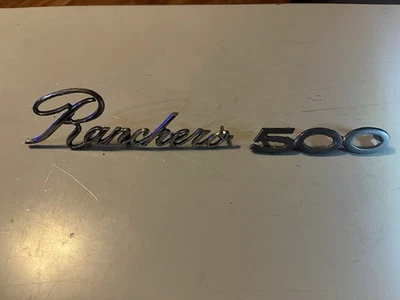 Ford Ranchero 500 1973 guardabarros lateral del conductor emblema de escritura Foto 1 de 4