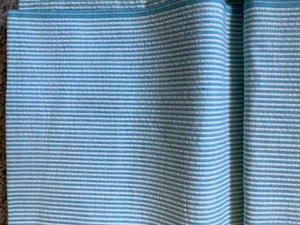 Materiale/Tessuto 1,33 iarde x 46" Spilla a righe Verdastro-Blu Seersucker - Foto 1 di 2