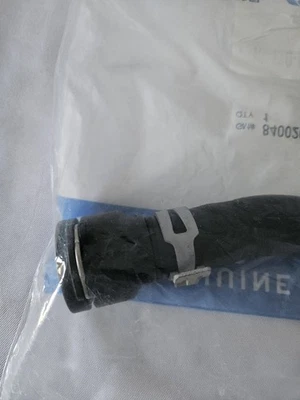 Mangueira de saída de aquecedor GM 84002017 genuína GMC Chevrolet - Imagem 1 de 4