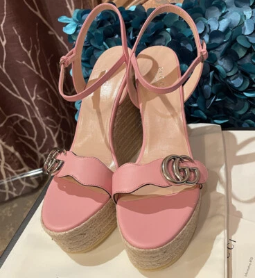 QUENTE! Sandálias anabela plataforma de couro Gucci GG Marmont tamanho UE 40/8.5-9 EUA rosa selvagem - Imagem 1 de 4