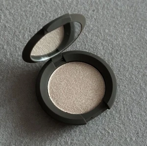 BECCA Shimmering Skin Compact Perfector Highlight Opal 2.4g Mini Size - Picture 1 of 6